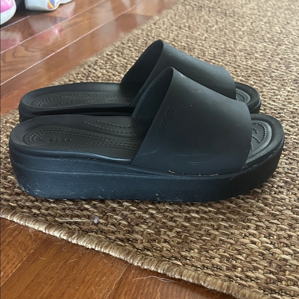 CROCS Black Platform Mules